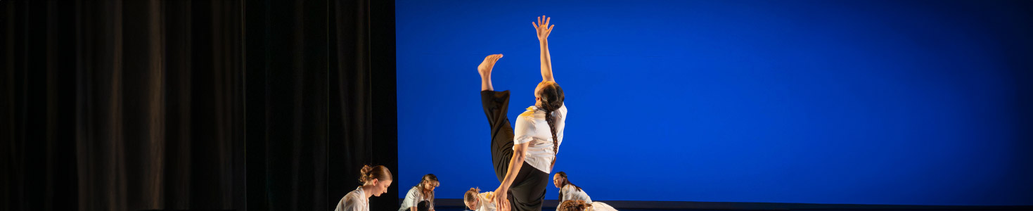 Li Chiao-Ping & Dancers Photo by Mats Rudels